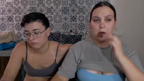 Snapshot of chloe_x_ chatting on 5, 3, 2025 Eva and Sandra online show from 5, 3, 2025