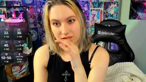 Snapshot of chloebloss0m chatting on 2, 3, 2025 Boni online show from 2, 3, 2025
