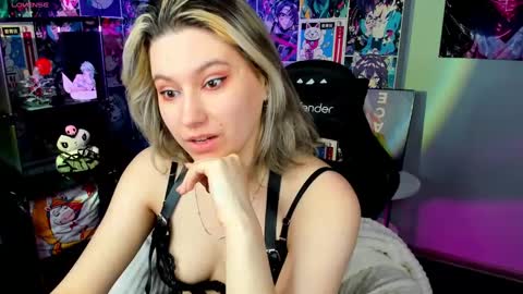 Snapshot of chloebloss0m chatting on 9, 3, 2025 Boni online show from 9, 3, 2025