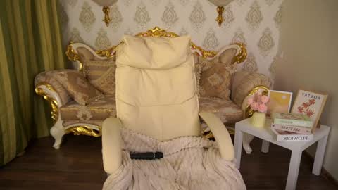 chloebright online show from 11, 12, 2024