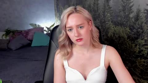 Chloe Deccker online show from 18, 5, 2026