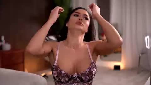 chloedevinex online show from 18, 6, 2026