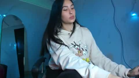 ChloeeThompson online show from 10, 9, 2025