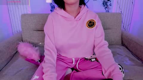 Snapshot of chloegils chatting on 17, 10, 2025 chloegils online show from 17, 10, 2025