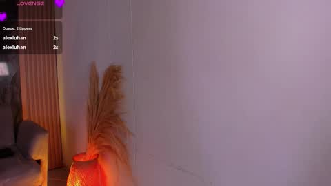 Snapshot of chloegils chatting on 25, 10, 2025 chloegils online show from 25, 10, 2025