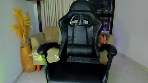 Snapshot of chloegils chatting on 29, 10, 2025 chloegils online show from 29, 10, 2025