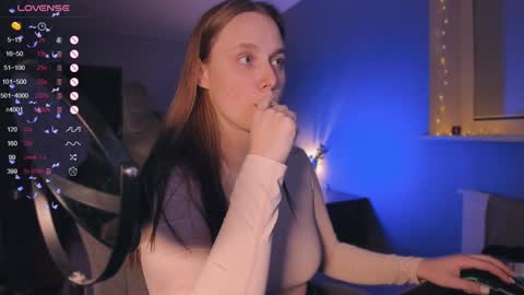 Snapshot of chloegins chatting on 4, 12, 2024 chloegins online show from 4, 12, 2024