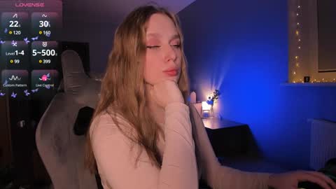 Snapshot of chloegins chatting on 4, 12, 2024 chloegins online show from 4, 12, 2024