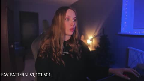 Snapshot of chloegins chatting on 16, 12, 2024 chloegins online show from 16, 12, 2024