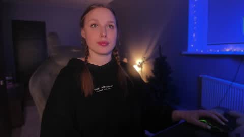 Snapshot of chloegins chatting on 17, 12, 2024 chloegins online show from 17, 12, 2024
