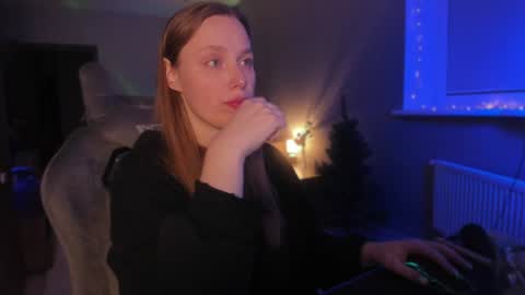 Snapshot of chloegins chatting on 17, 12, 2024 chloegins online show from 17, 12, 2024
