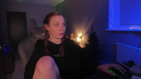 Snapshot of chloegins chatting on 18, 12, 2024 chloegins online show from 18, 12, 2024