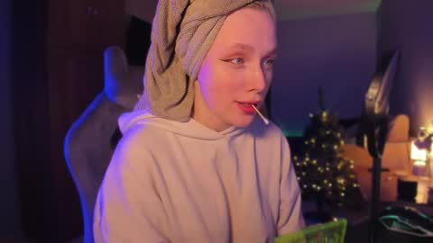 Snapshot of chloegins chatting on 28, 12, 2024 chloegins online show from 28, 12, 2024