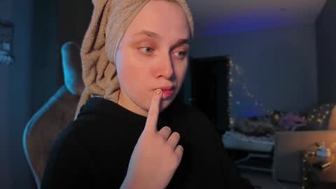 Snapshot of chloegins chatting on 21, 1, 2025 chloegins online show from 21, 1, 2025