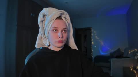 Snapshot of chloegins chatting on 22, 1, 2025 chloegins online show from 22, 1, 2025