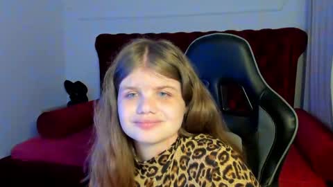 ChloeHalses online show from 8, 5, 2026