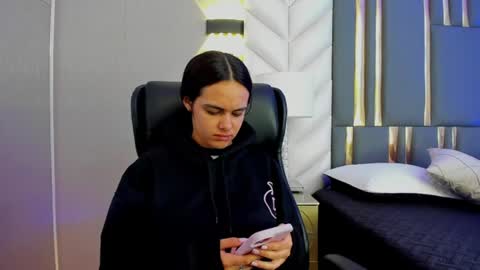  Chloe Harper  online show from 23, 6, 2026