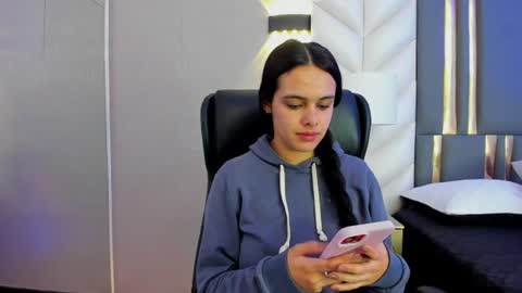  Chloe Harper  online show from 25, 6, 2026