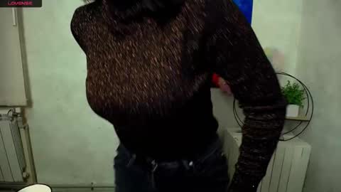 Snapshot of chloejill_ chatting on 8, 11, 2025 Chloe online show from 8, 11, 2025