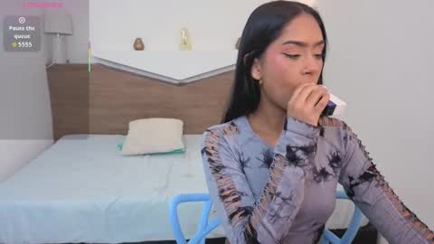 C H L O E online show from 19, 1, 2026