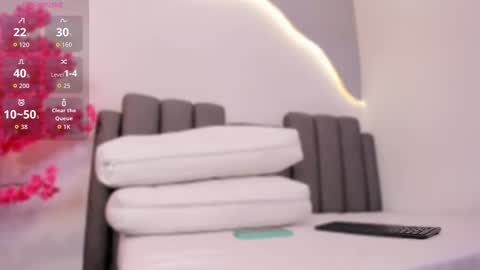 chlowe online show from 22, 9, 2025