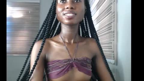 Snapshot of choco_petitqueen chatting on 8, 11, 2025 choco_petitqueen online show from 8, 11, 2025