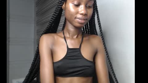 Snapshot of choco_petitqueen chatting on 10, 11, 2025 choco_petitqueen online show from 10, 11, 2025