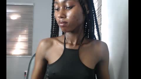 Snapshot of choco_petitqueen chatting on 18, 11, 2025 choco_petitqueen online show from 18, 11, 2025