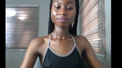 Snapshot of choco_petitqueen chatting on 22, 11, 2025 choco_petitqueen online show from 22, 11, 2025