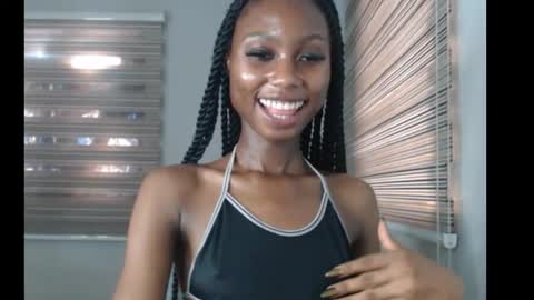 Snapshot of choco_petitqueen chatting on 23, 11, 2025 choco_petitqueen online show from 23, 11, 2025