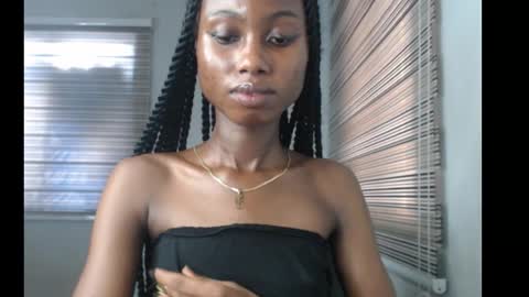 Snapshot of choco_petitqueen chatting on 29, 11, 2025 choco_petitqueen online show from 29, 11, 2025