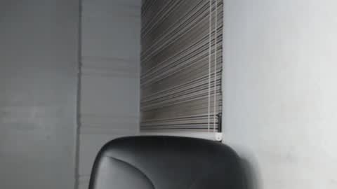 Snapshot of choco_petitqueen chatting on 15, 12, 2025 choco_petitqueen online show from 15, 12, 2025