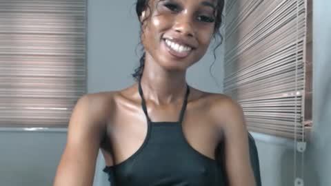 Snapshot of choco_petitqueen chatting on 16, 12, 2025 choco_petitqueen online show from 16, 12, 2025