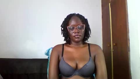 Snapshot of chocolate_enne_ chatting on 11, 11, 2025 chocolate babes online show from 11, 11, 2025