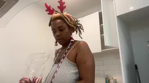 ChocolateCakeQueen online show from 11, 12, 2024