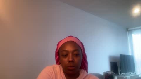 ChocolateCakeQueen online show from 2, 12, 2025