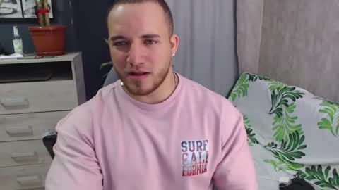 Snapshot of chris_huntter chatting on 15, 2, 2025 chris_huntter online show from 15, 2, 2025