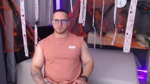 Snapshot of chris_huntter chatting on 8, 10, 2025 chris_huntter online show from 8, 10, 2025