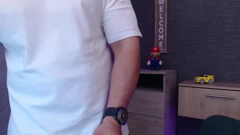 Snapshot of chris_huntter chatting on 28, 10, 2025 chris_huntter online show from 28, 10, 2025