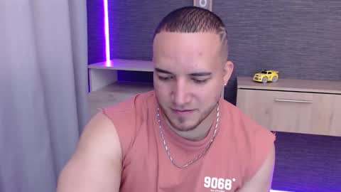 Snapshot of chris_huntter chatting on 28, 10, 2025 chris_huntter online show from 28, 10, 2025