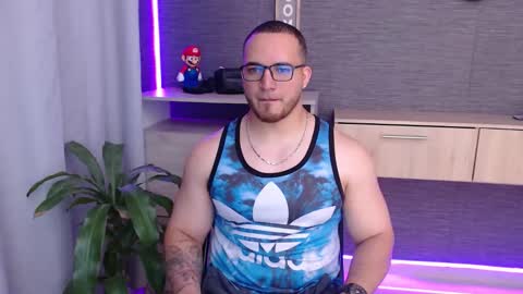 Snapshot of chris_huntter chatting on 17, 11, 2025 chris_huntter online show from 17, 11, 2025