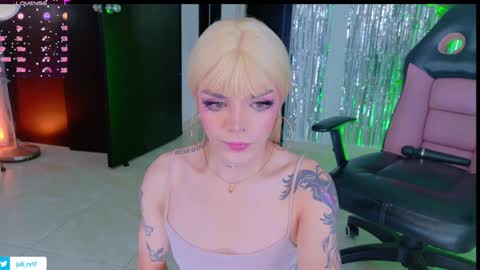 Snapshot of chris_parker01 chatting on 31, 1, 2025 juli   Instagram july rv17 - Twitter juli rv17     online show from 31, 1, 2025