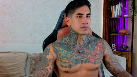 Snapshot of chris_reilly chatting on 2, 4, 2026 chris reilly online show from 2, 4, 2026