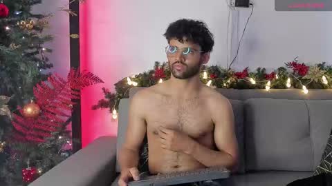 Im Chirs IM MODEL INDEPENDT online show from 2, 12, 2024