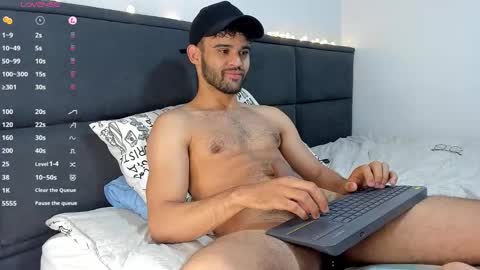 Im Chirs IM MODEL INDEPENDT online show from 8, 1, 2025