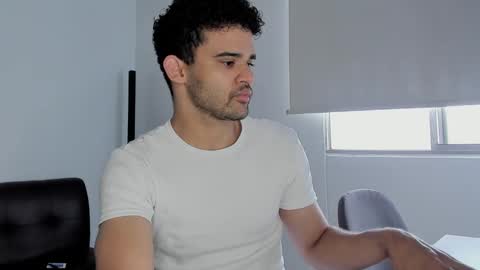 Snapshot of chrisandrew_ chatting on 20, 10, 2025 Im Chirs IM MODEL INDEPENDT online show from 20, 10, 2025