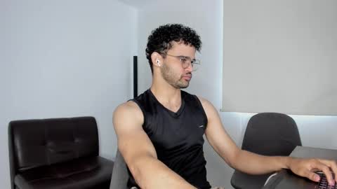 Snapshot of chrisandrew_ chatting on 24, 10, 2025 Im Chirs IM MODEL INDEPENDT online show from 24, 10, 2025
