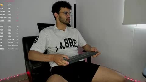 Snapshot of chrisandrew_ chatting on 26, 10, 2025 Im Chirs IM MODEL INDEPENDT online show from 26, 10, 2025