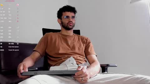 Im Chirs IM MODEL INDEPENDT online show from 28, 10, 2025