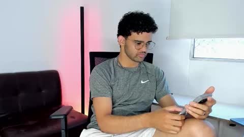 Im Chirs IM MODEL INDEPENDT online show from 7, 1, 2026